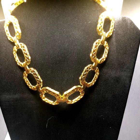 Golden Link Choker - Picture 1 of 3